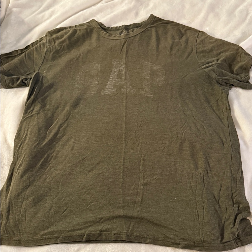 GAP Men's Short Sleeve Olive Tee
